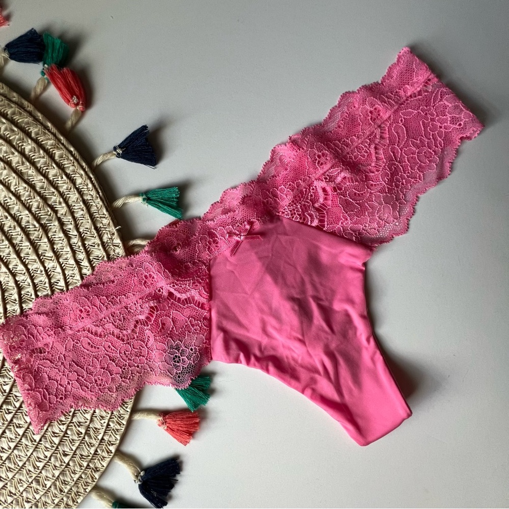 Victoria's Secret Dream Angels Lace Trim Thong Panty Tickled Pink M NEW